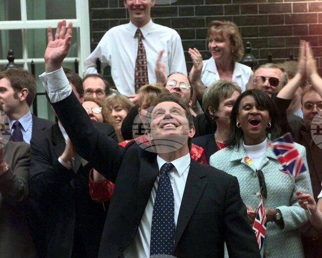 На 2 май 1997 г. Тони Блеър става най-младият премиер на Великобритания от 185 години