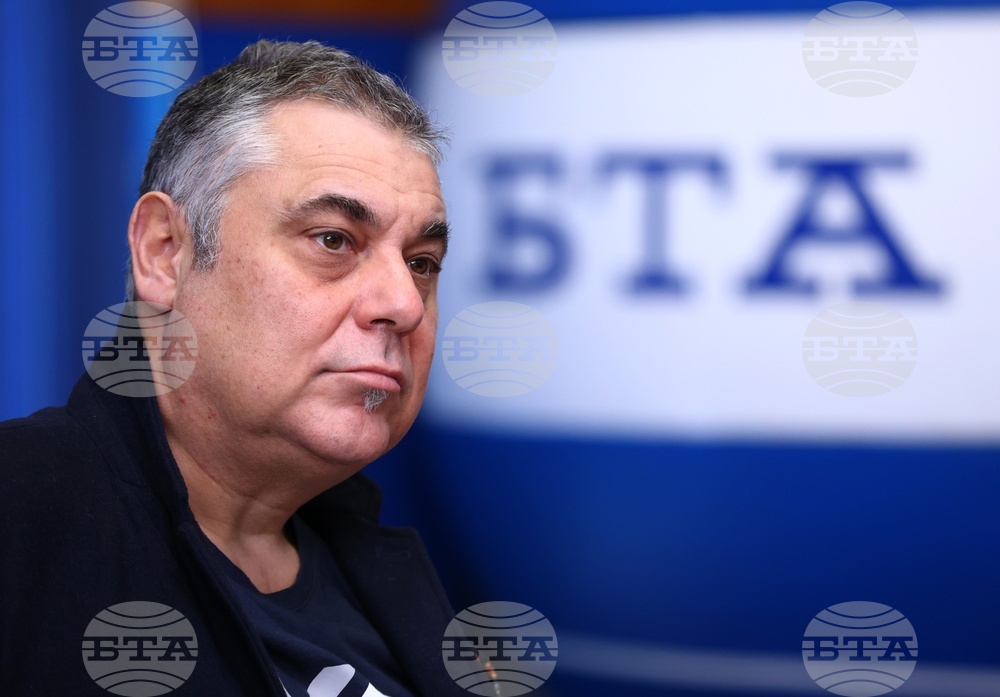 Renowned Bulgarian Writer Alek Popov Dies at 58