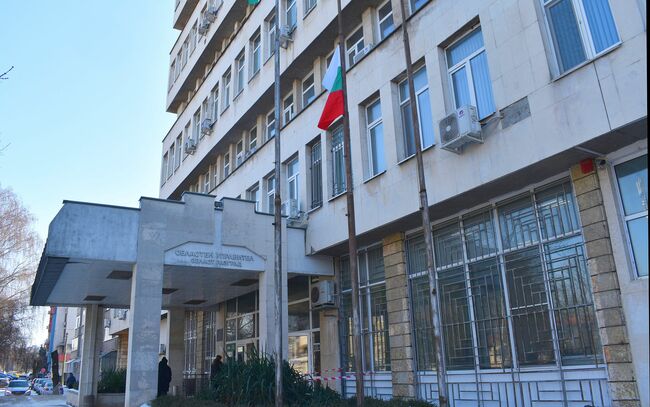 Община Разград сваля наполовина националното знаме пред сградата на общината в знак на съпричастност към Турция и Сирия