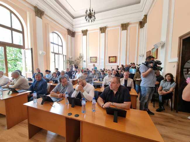 Общинският съвет в Кюстендил прие декларация срещу разполагането на ВЕИ в земеделски земи