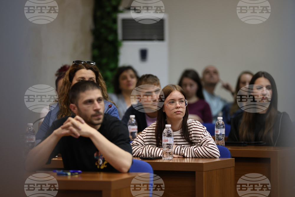 Благоевград - младежки форум - „Приключенията на демокрацията“