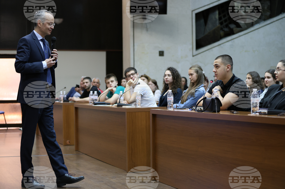 Благоевград - младежки форум - „Приключенията на демокрацията“