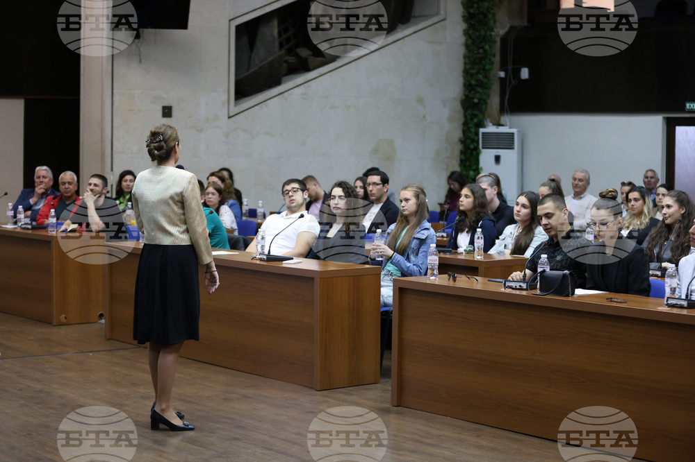 Благоевград - младежки форум - „Приключенията на демокрацията“