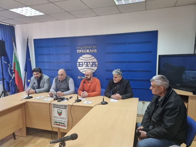 Нужно е допитване до хората по три важни въпроса, свързани с бъдещето на България, смята Ивайло Шопски, председател на инициативен комитет за събиране на подписи за референдум