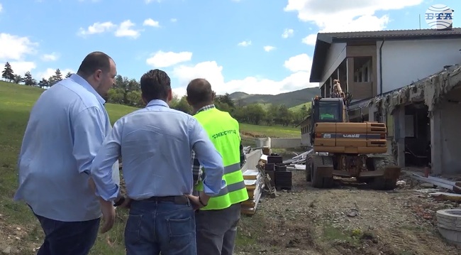 Столичната община възобнови премахването на незаконния строеж край язовир "Искър" на територията на Югозападното държавно предприятие