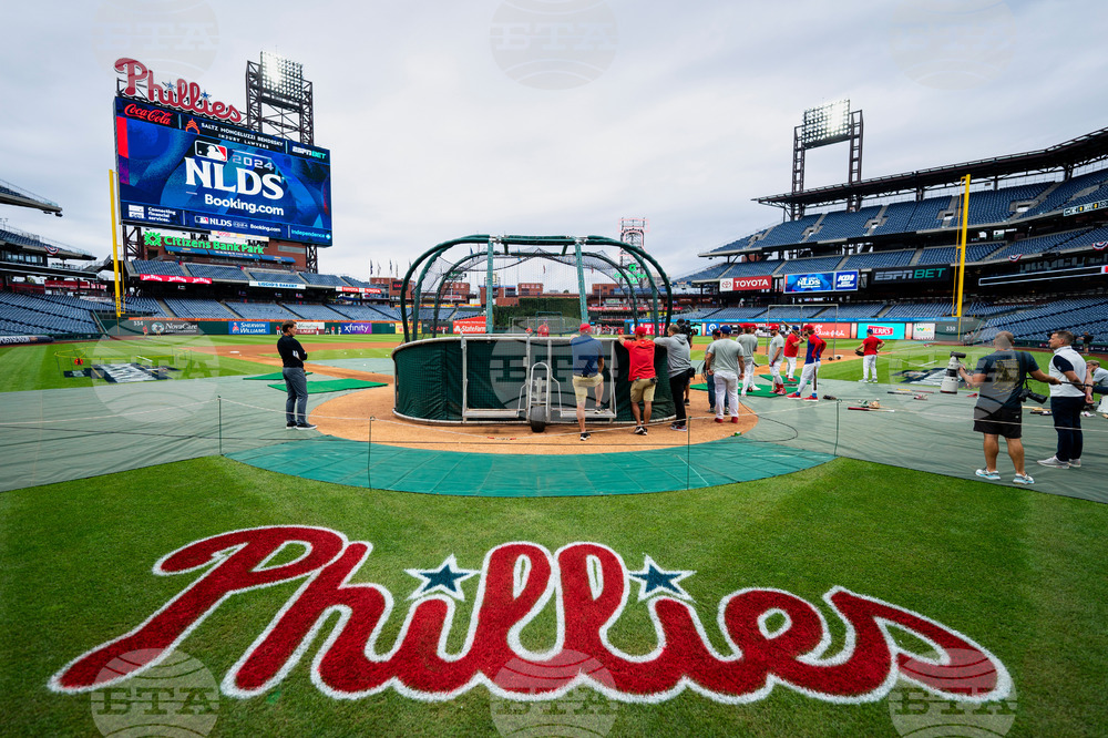Phillies 400 Outfield Baseball