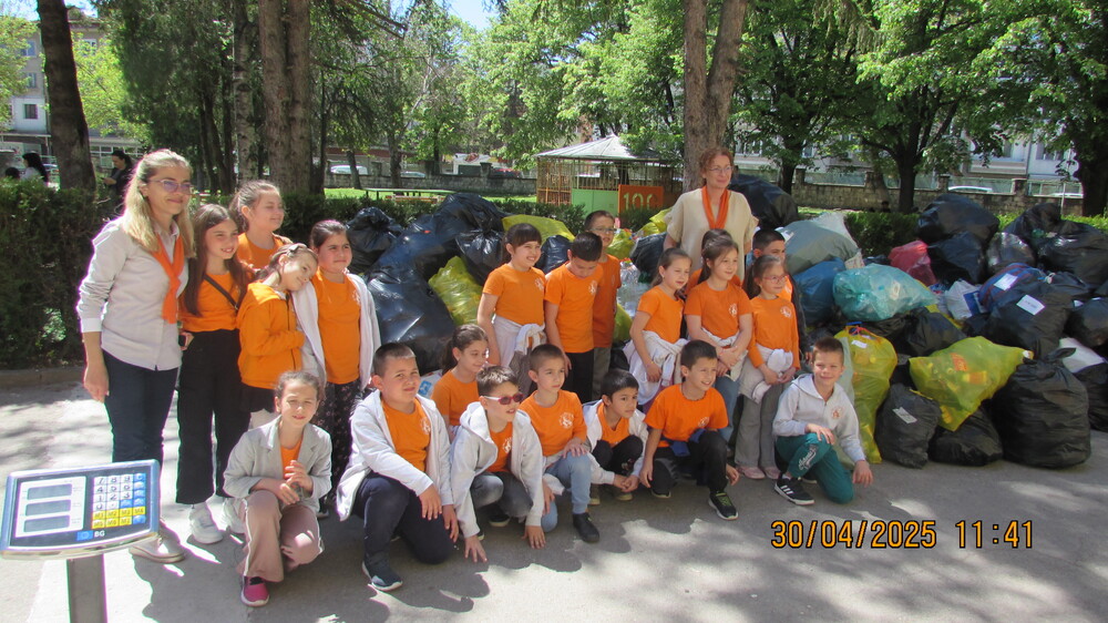 Училищата в Шумен събраха 4725,3 килограма пластмасови бутилки и алуминиеви кенове