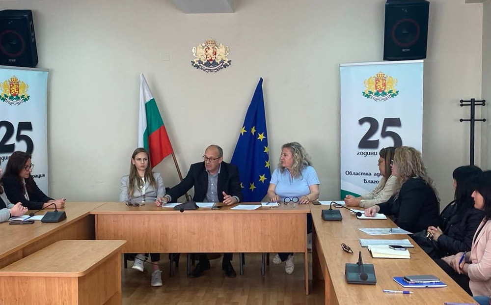 В област Благоевград продължават да се полагат усилия за мотивиране и включване в образователната система на ученици, застрашени от отпадане