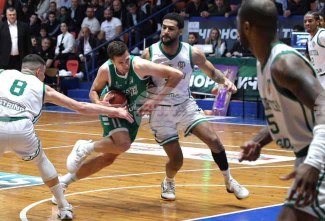 Баскетболният Берое задържа Ивайло Тонев в редиците си