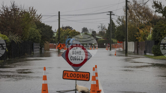 Буря в Нова Зеландия обърка разписанието на полети и остави хиляди домакинства без ток