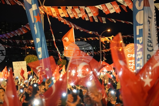 Многолюден митинг на основната опозиционна Народнорепубликанска партия в Истанбул срещу проект за канал 