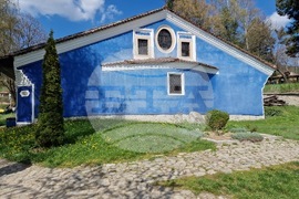 Копривщица - Наталия Киселова - поднасяне на цветя - Тодор Каблешков