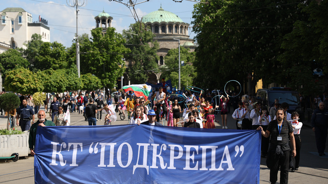 Politicians, Unions Mark Labour Day with Calls for Social Justice