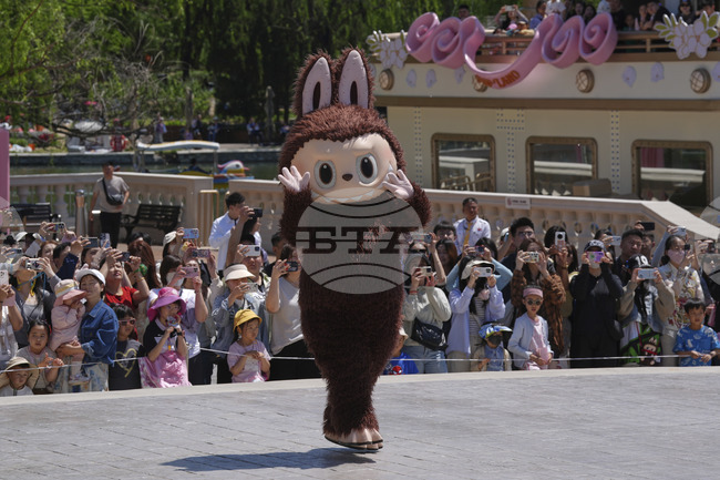 Кукла Лабубу продадена за 150 хил. долара в Пекин 