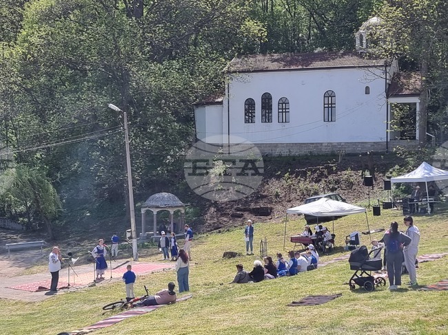 Над 60 участници се включиха в конкурса „Гласове и мелодии от Пернишко”