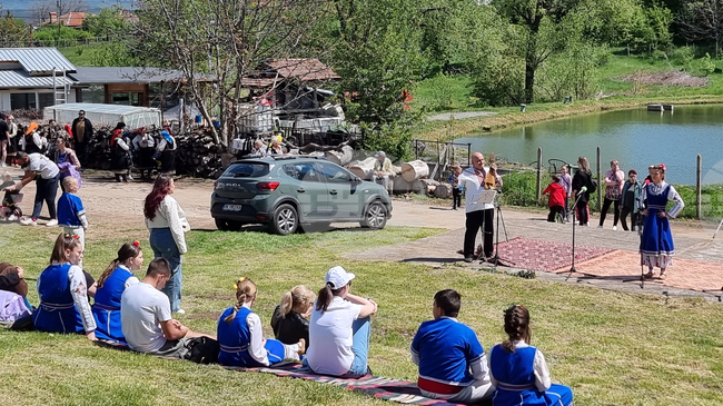 Традиционният песенен конкурс „Гласове и мелодии от Пернишко“ ще се проведе край манастира в кв. „Калкас"