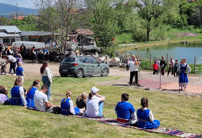 Традиционният песенен конкурс „Гласове и мелодии от Пернишко“ ще се проведе край манастира в кв. „Калкас"