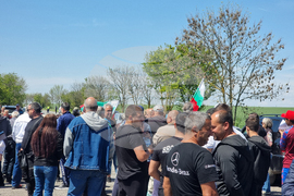 Село Войника - протест - път между селата Тамарино и Войника - блокада