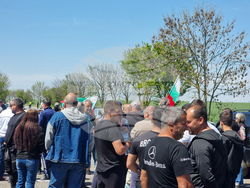 Село Войника - протест - път между селата Тамарино и Войника - блокада