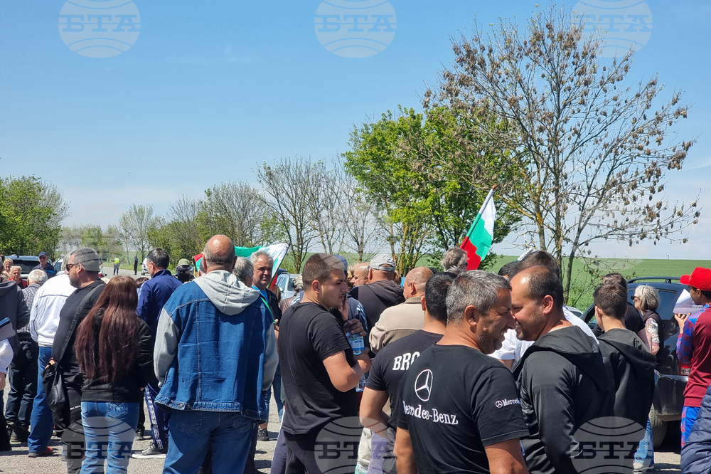 Село Войника - протест - път между селата Тамарино и Войника - блокада