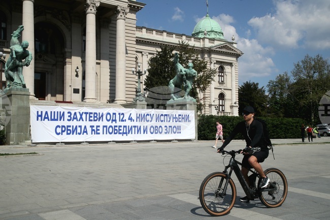 Сърбия - Първи май - контрапротестиращи