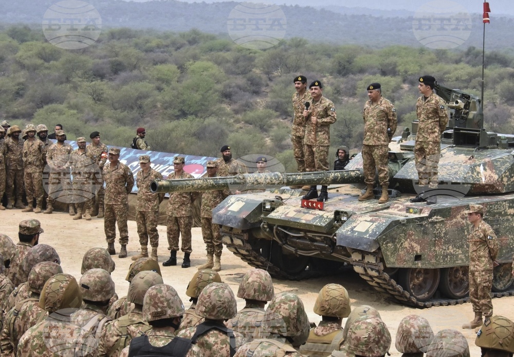 Пакистанската армия обяви бившия премиер Имран Хан за "психично болен", след като той разкритикува главнокомандващия въоръжените сили
