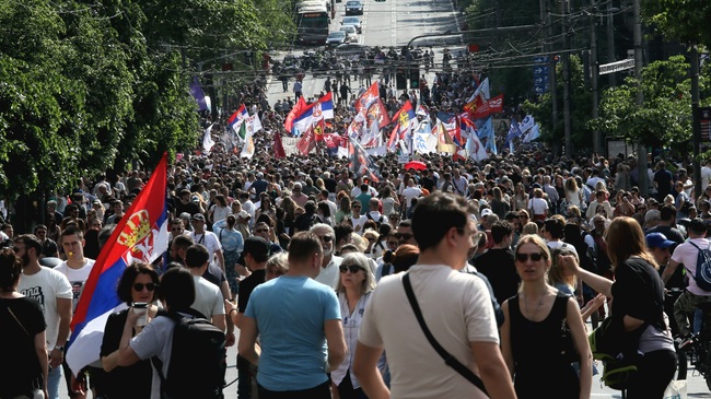 Serbian Students, Trade Unions Protest Together on Labour Day
