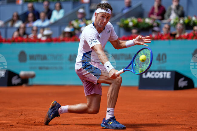 Рууд и Серундоло се класираха за полуфиналите на тенис турнира в Мадрид