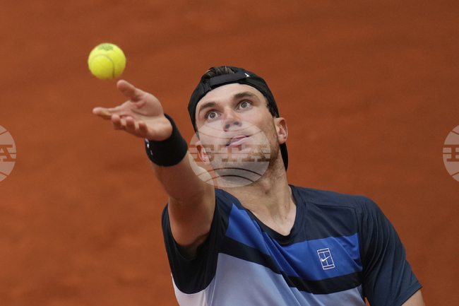 Джак Дрейпър и Лоренцо Музети достигнаха до полуфиналите на тенис турнира в Мадрид