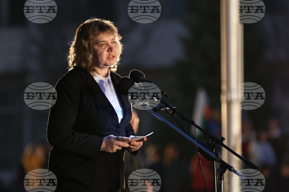 Априлци проявиха безпределна саможертва като избраха бунта пред робското безвремие, каза в Панагюрище Наталия Киселова