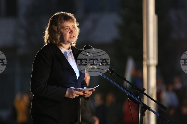 Априлци проявиха безпределна саможертва като избраха бунта пред робското безвремие, каза в Панагюрище Наталия Киселова