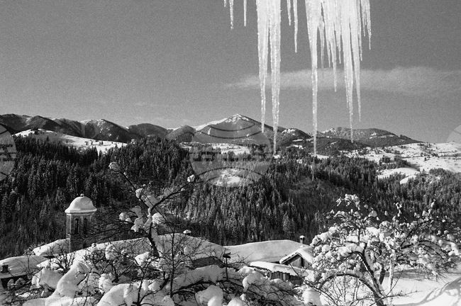 Зимен пейзаж от село Солища