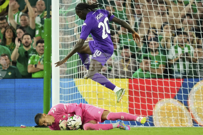 Фиорентина иска да задържи Мойс Кен, подготвя оферта за подновяването на договора му