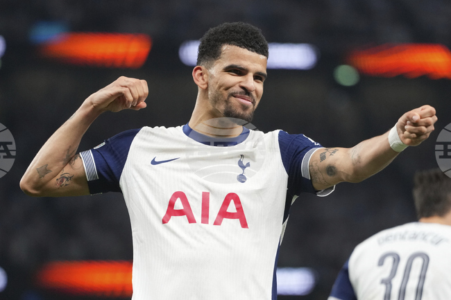 Нападателят на Тотнъм Доминик Соланке е претърпял операция на глезена