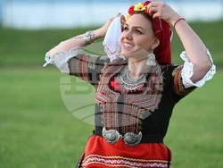 Нова песен на фолклорна изпълнителка Полина Димитрова е вдъхновен от любовта на дядо й към пиринската песен, снимка – Личен архив на Полина Димитрова