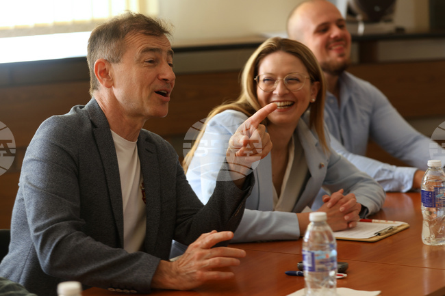 Конкурентоспособност, реиндустриализация и инвестиции в иновации трябва да са приоритети за ЕС, смятат български евродепутати