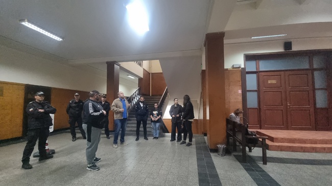 Окръжният съд в Стара Загора постанови "задържане под стража" спрямо 38-годишен мъж, обвиняем за държане на порнографски материали