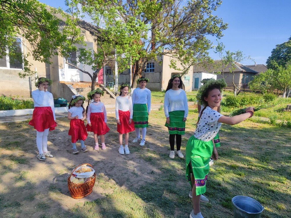 Българският обред „Пеперуда“ събра сънародници в село Табаки в Украйна