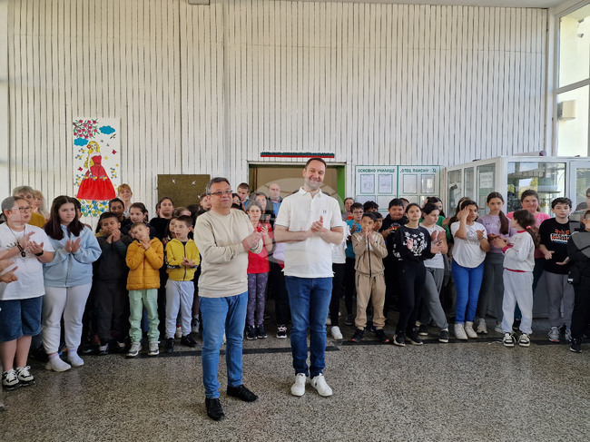  Разград - дарение - училище