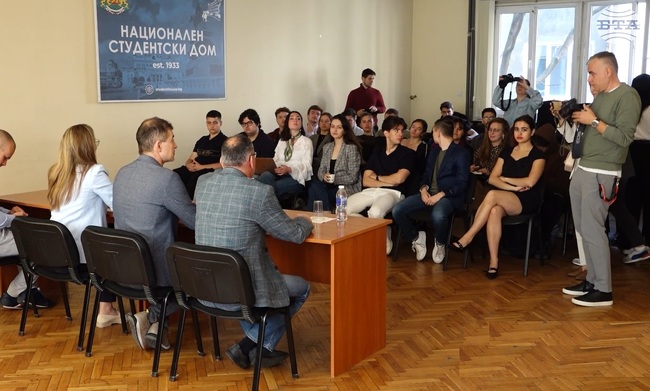 Конкурентоспособност, реиндустриализация, инвестиции в иновации, трябва да са приоритети за ЕС, смятат български евродепутати