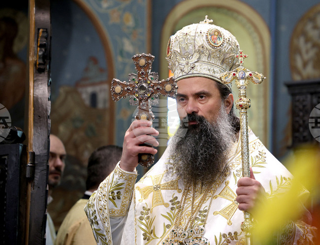 Православието и азбуката ни съхраняват като народ със собствено лице пред света, каза патриарх Даниил в посланието си във Варна