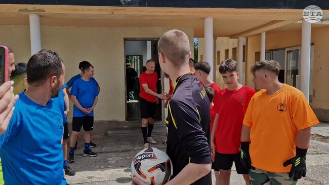 Министърът на образованието Красимир Вълчев се включи в спортен празник в СУ „Панайот Волов“ в Каспичан