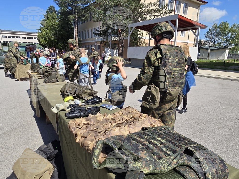 Близо 1000 души се включиха в деня на отворени врати на военното формирование във Враца