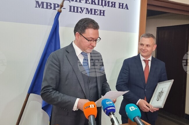 Оставката на директора на МВР - Хасково е подадена и приета, каза в Шумен министърът на вътрешните работи Даниел Митов 