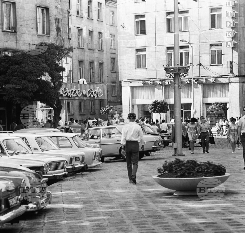 Exhibition Explores History of Food and Drink in Bulgaria from 1878 to the 1990s