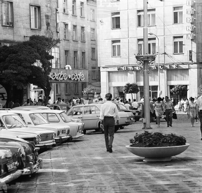 Exhibition Explores History of Food and Drink in Bulgaria from 1878 to the 1990s