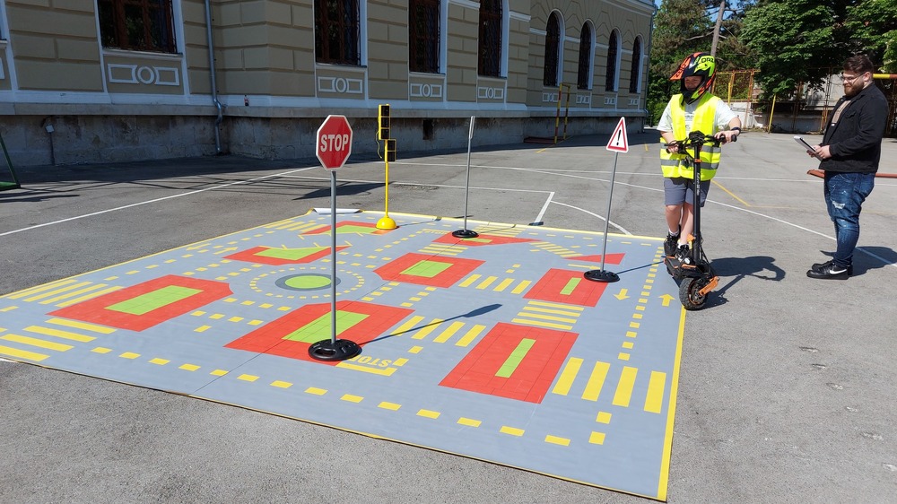 Образователна инициатива за ученици под надслов „Да пазим живота на пътя!“ се проведе в Свищов