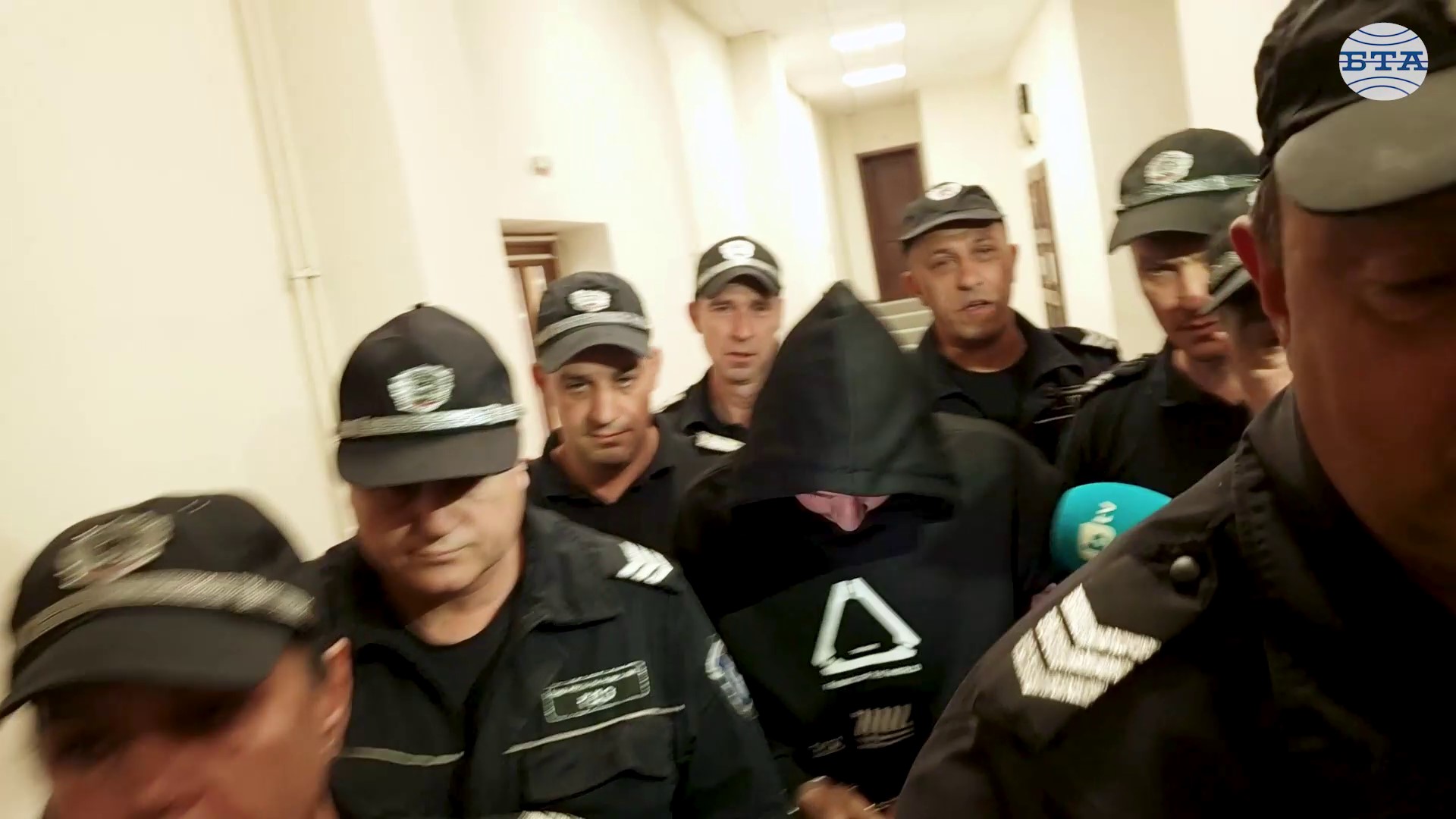 В Хасково претърсват сметището за предмета на престъплението и дрехите на убитата 18-годишната жена, каза наблюдаващият прокурор Павел Жеков