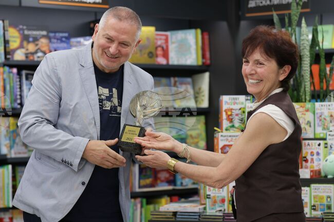 Georgi Gospodinov's Death and the Gardener Wins Award for Bookstore Best Seller 