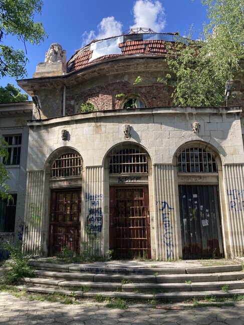 Кметът на София Васил Терзиев потвърди желанието на общината да възстанови банята в Горна баня